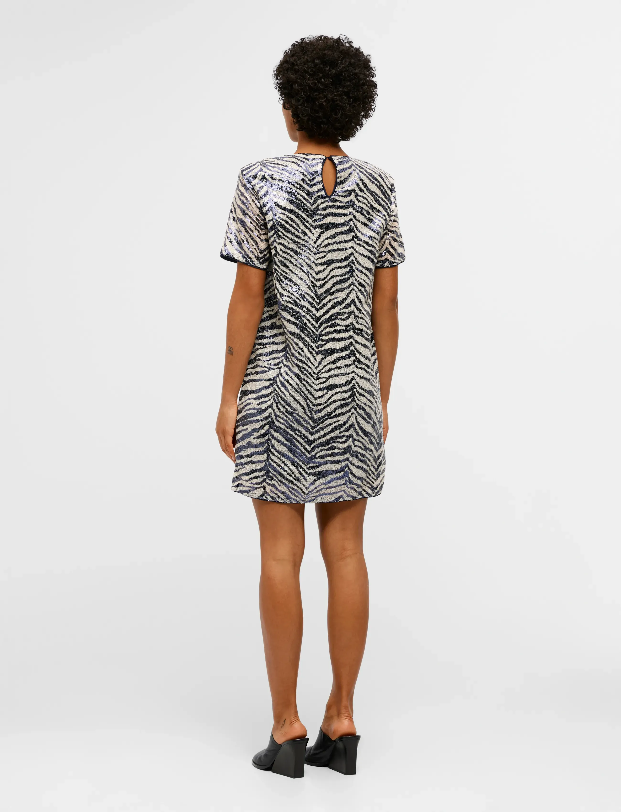 Object - OBJNIDIA KIERA S/S SHORT DRESS 129 DIV - pailletkjoler - black - 3