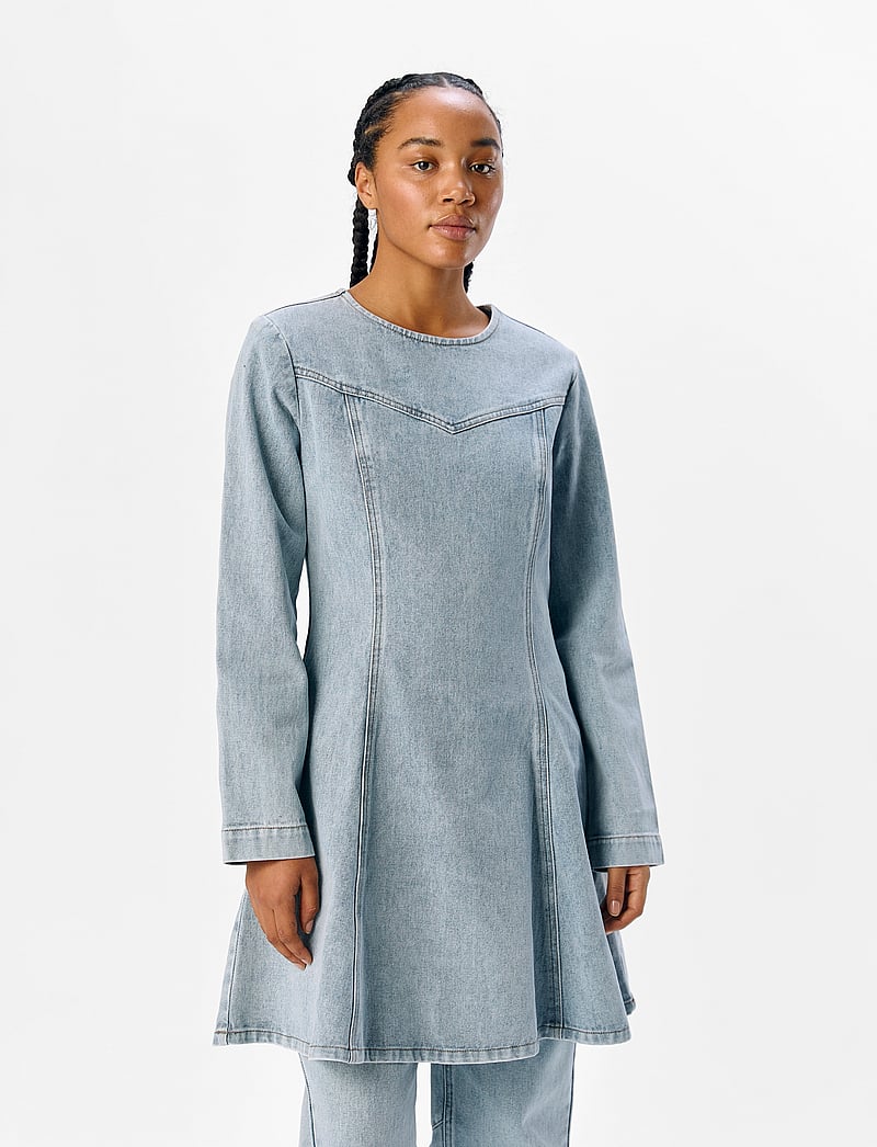Object - OBJYULIAN L/S DENIM DRESS 137 - denimkjoler - light blue denim - 0