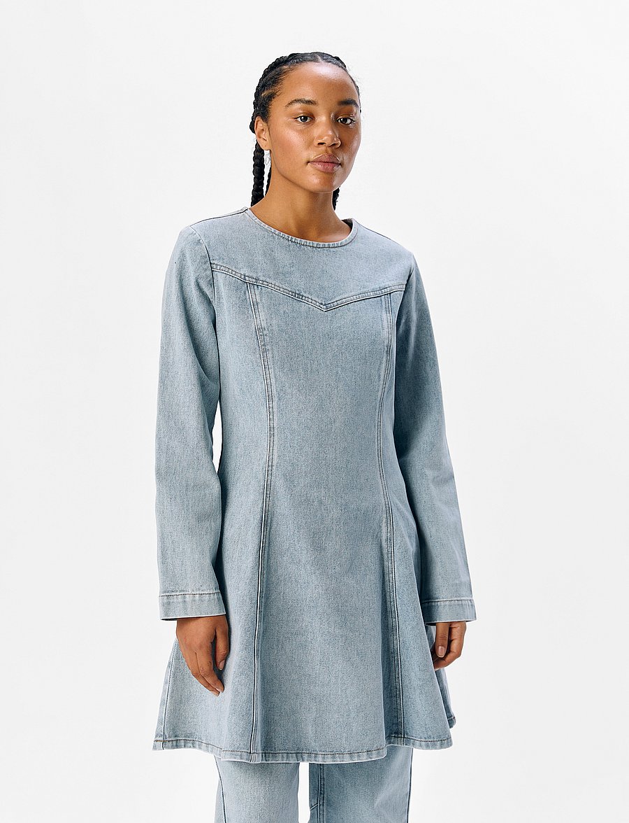 Object - OBJYULIAN L/S DENIM DRESS 137 - jeanskleider - light blue denim - 0