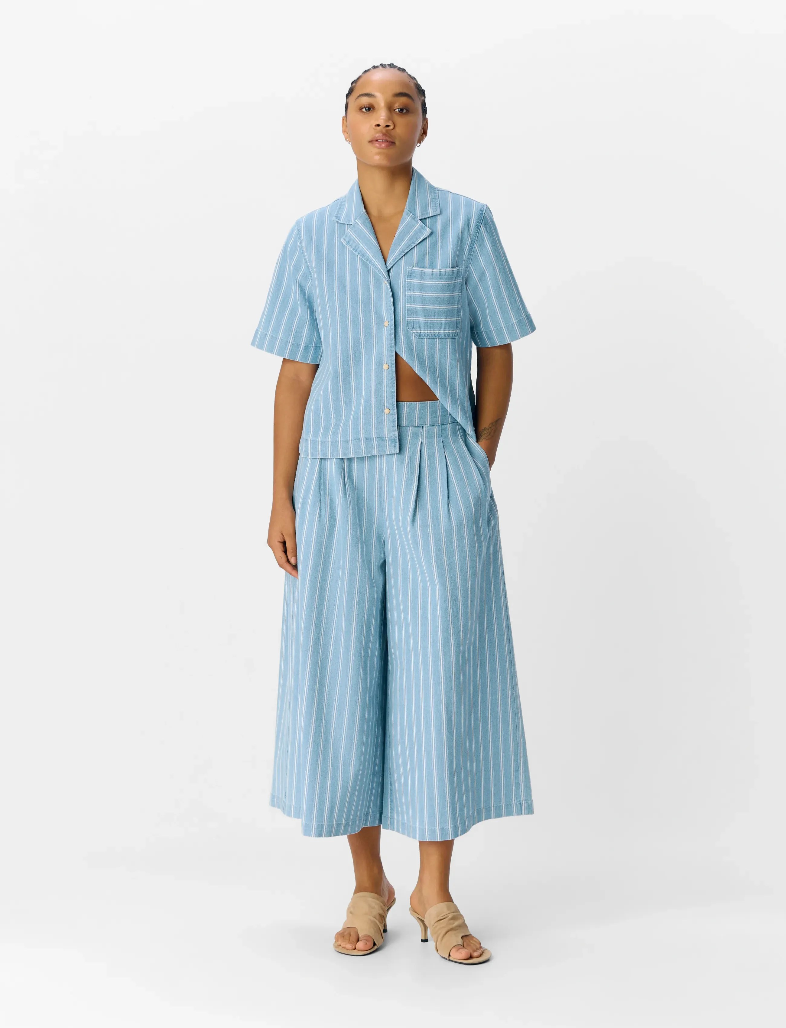 Object OBJELSIE DENIM MW SUPER WIDE CULOTTE 139 - Kontoririided - LIGHT BLUE DENIM / black