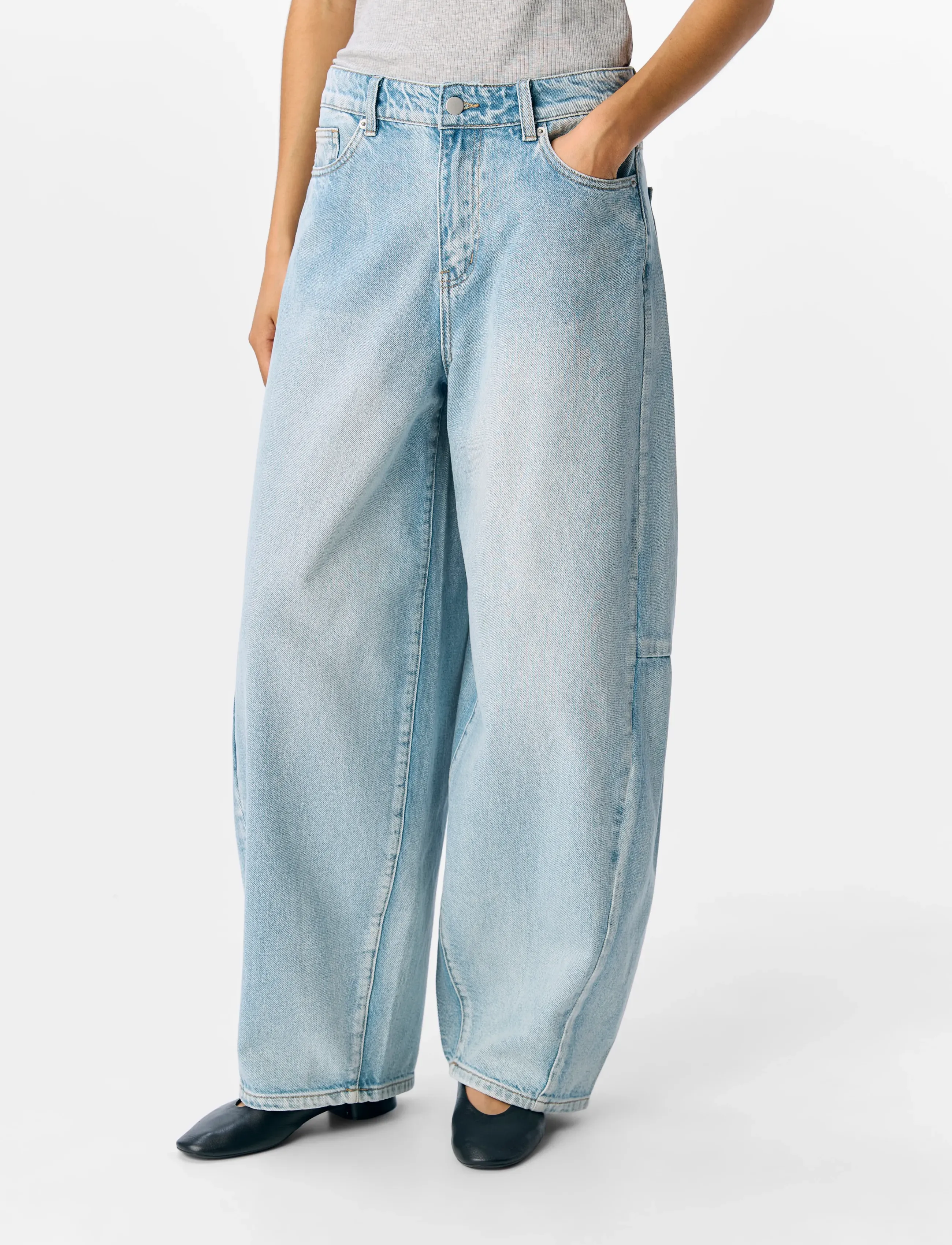 Object OBJMOJI ELSA MW SUPER BAREL JEANS NOOS - Transitional Layering - LIGHT BLUE DENIM / blue