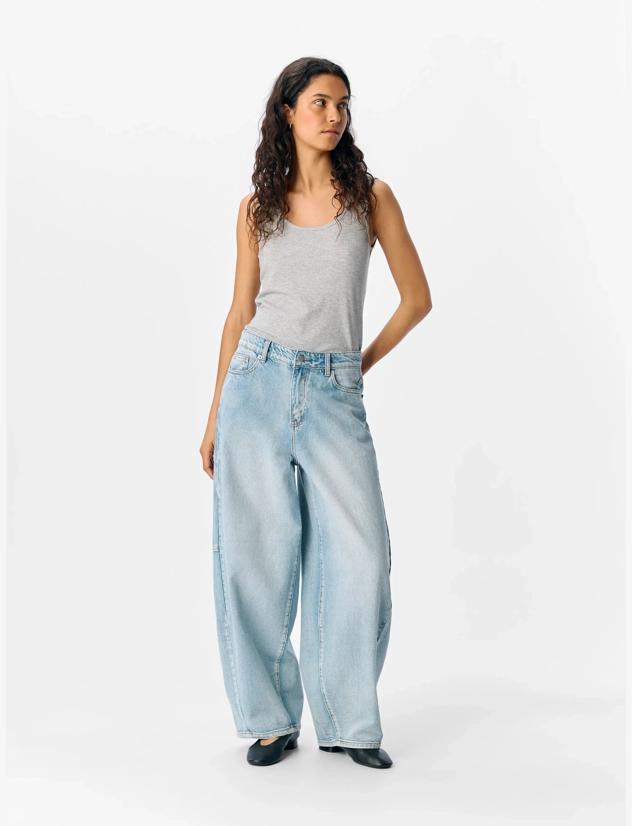 Object - OBJMOJI ELSA MW SUPER BARREL JEANS NOOS - jeans - light blue denim - 4