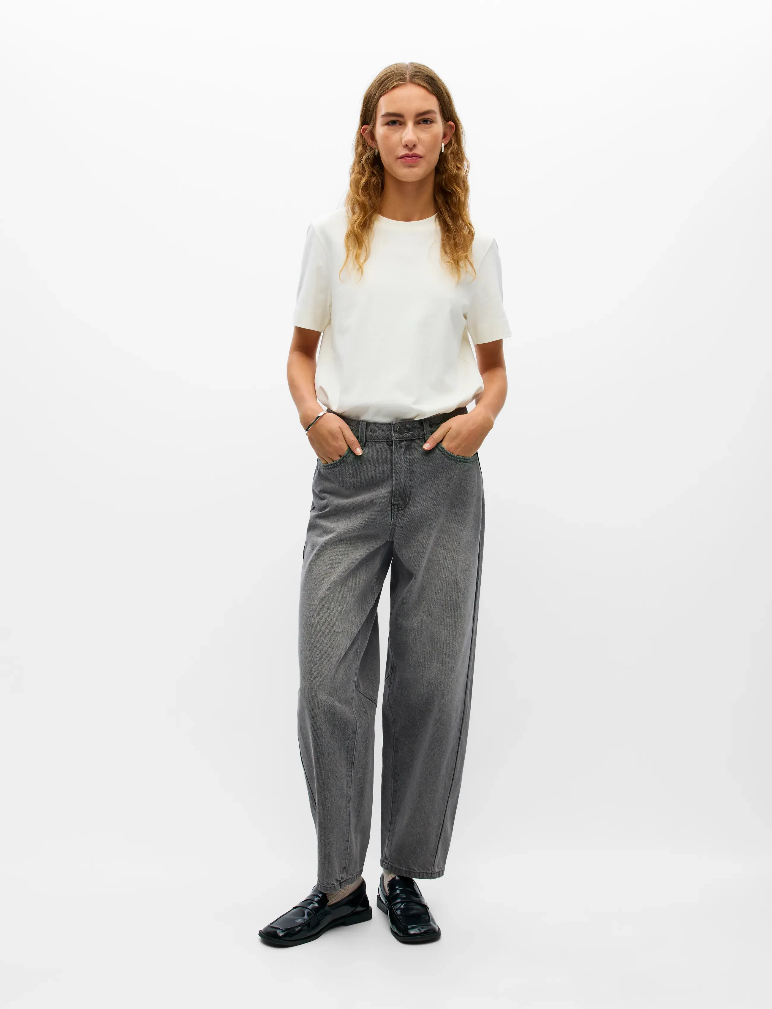 Object OBJMIU ZOE MW BARREL ANKLE JEANS NOOS - Kleidung - MEDIUM GREY DENIM / grey