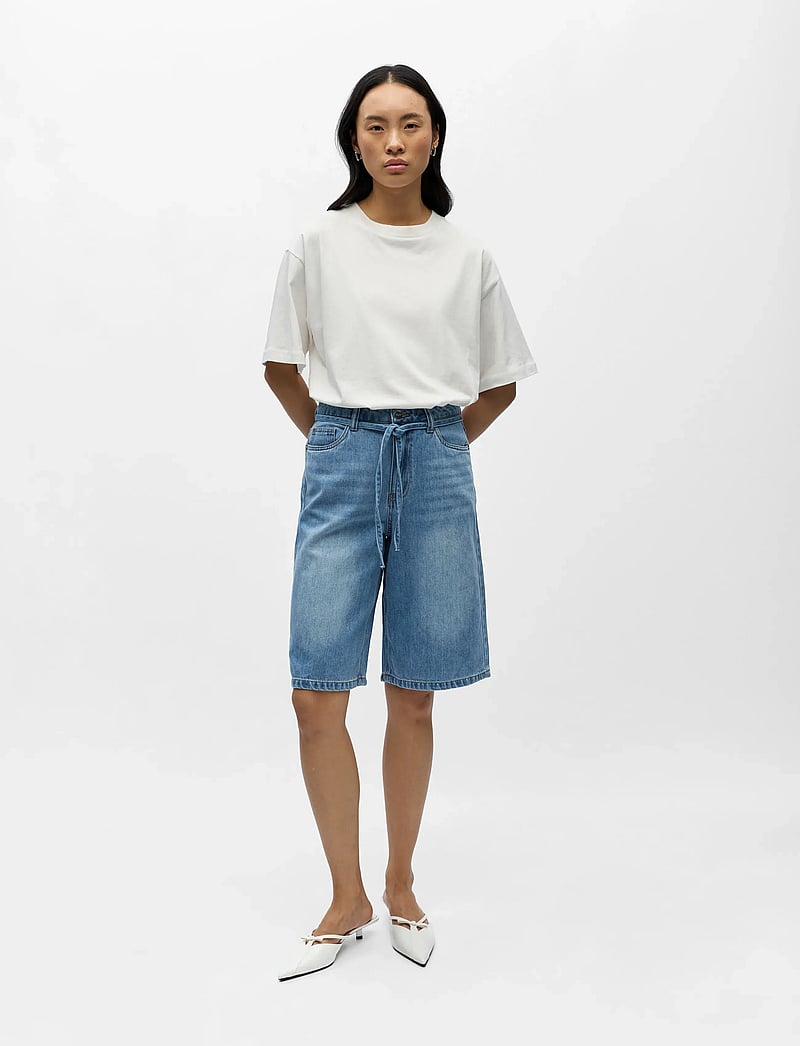 Object - OBJROSIE MW LO DENIM LONG SHORTS NOOS - jeansshorts - light blue denim - 4