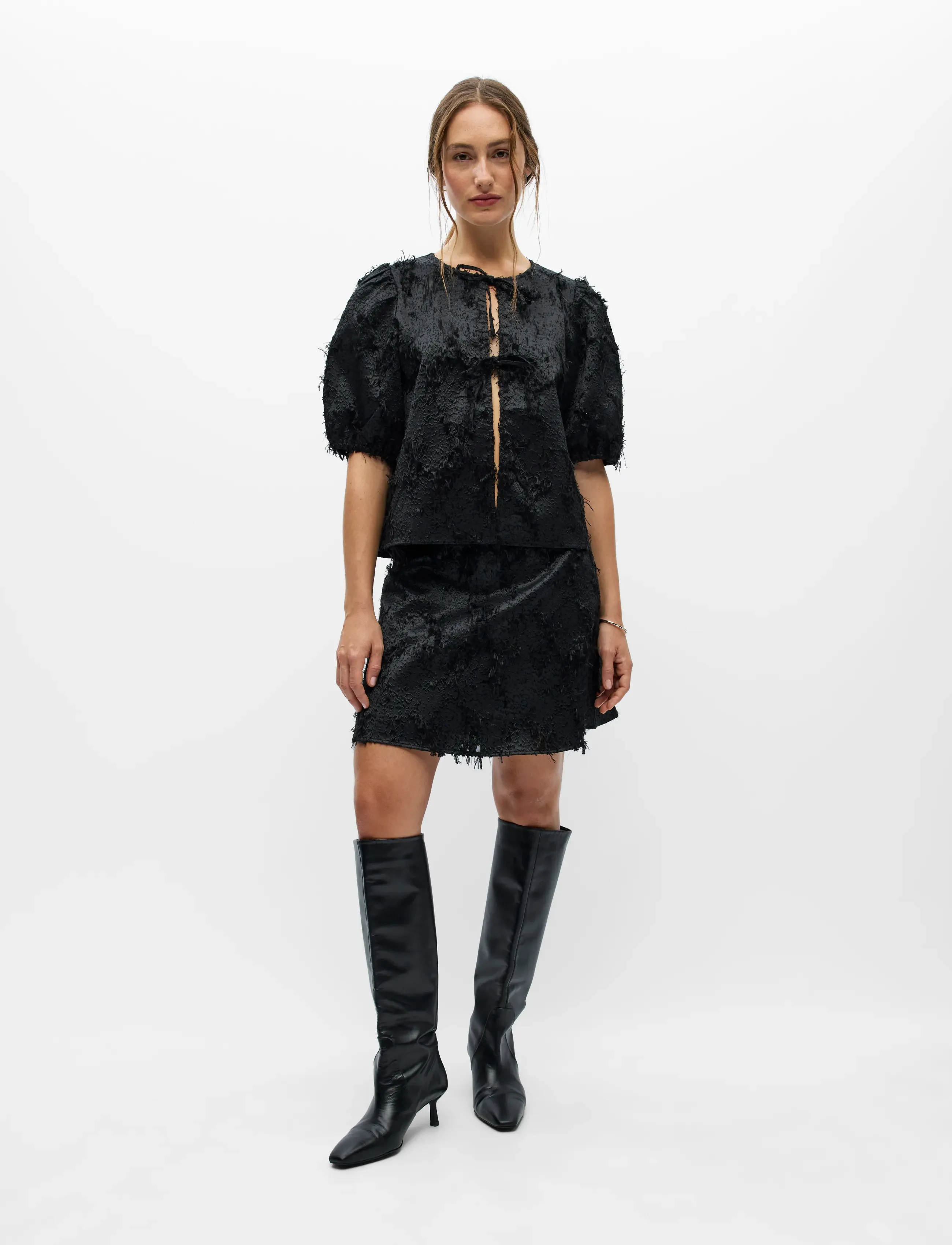 Object OBJLADAN 2/4 RE TOP 147 - Kortærmede bluser - BLACK / black