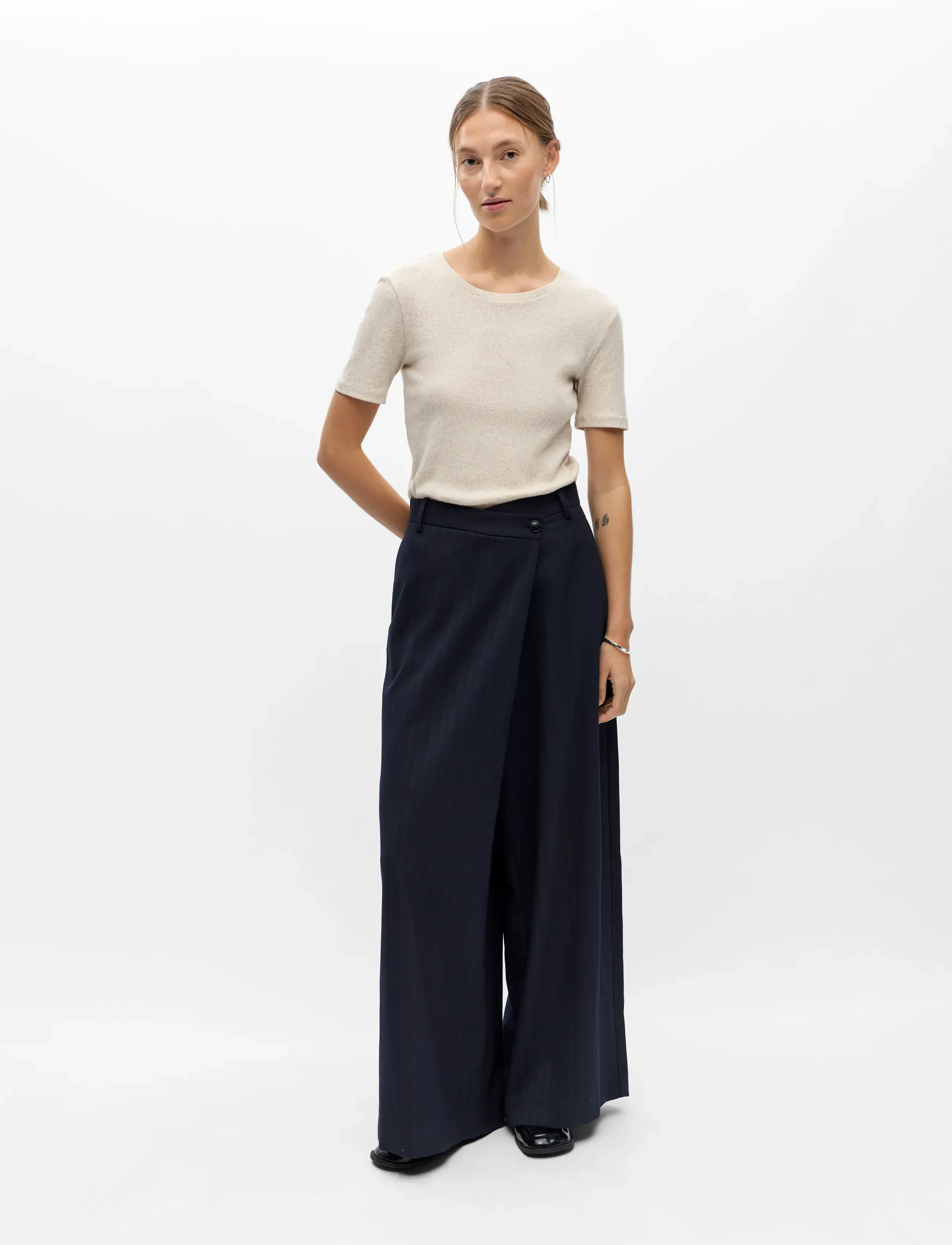 Object OBJHANNA HW WRAP PANTS E AU 26 - Laia säärega püksid - SKY CAPTAIN / navy