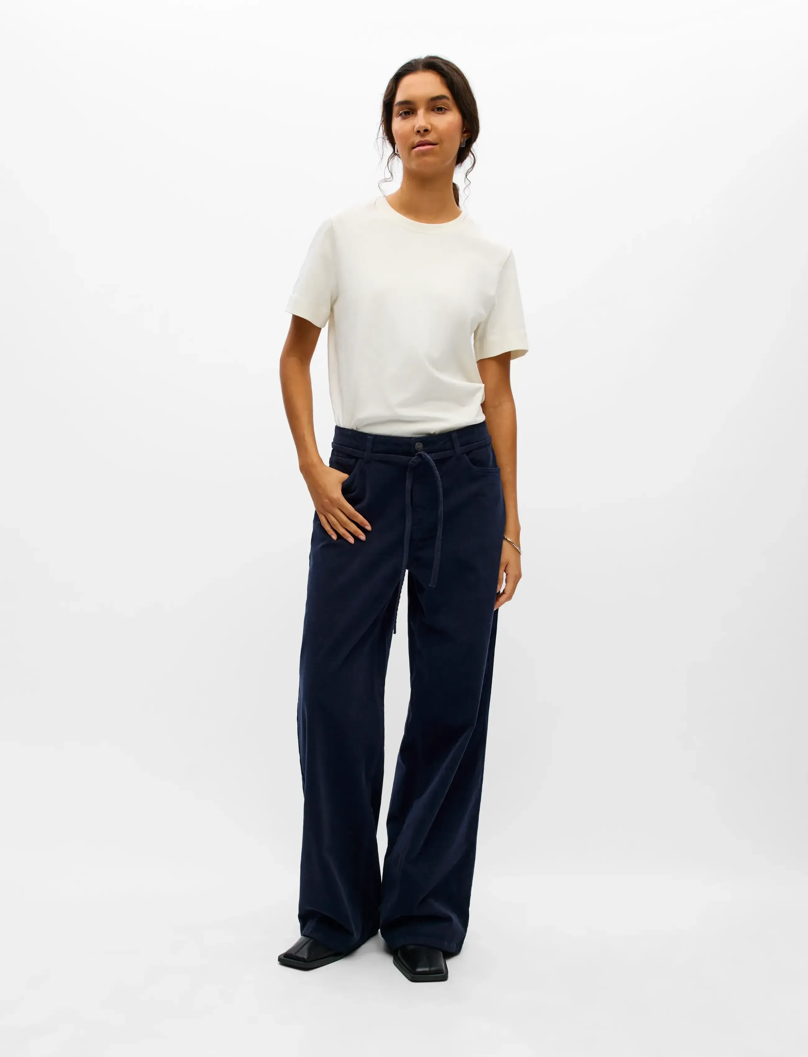 Object OBJROSIE MW WIDE CORDUROY JEANS 148 ND - Laia säärega püksid - SKY CAPTAIN / navy