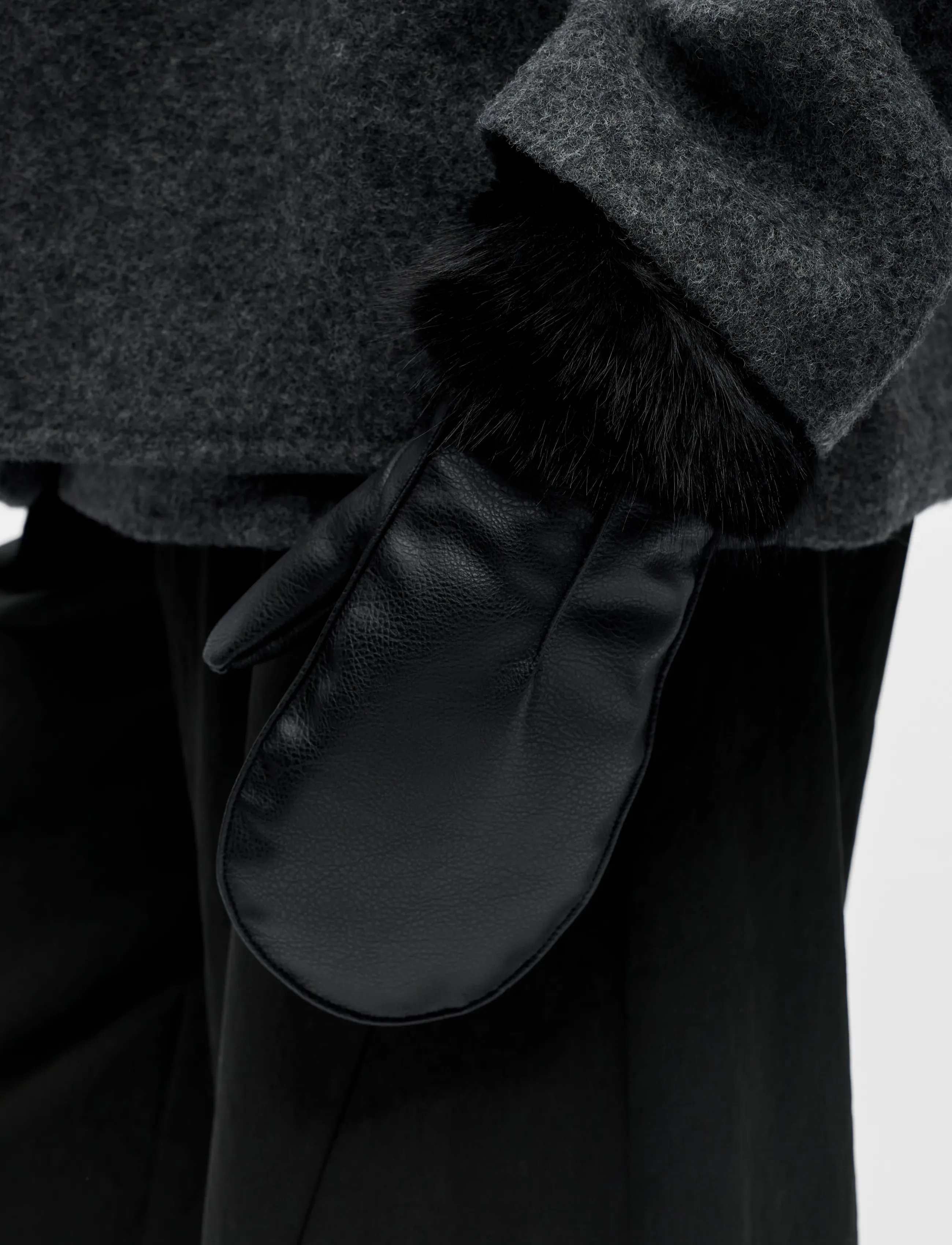 Object - OBJJUNE MITTENS DIV - black - 3