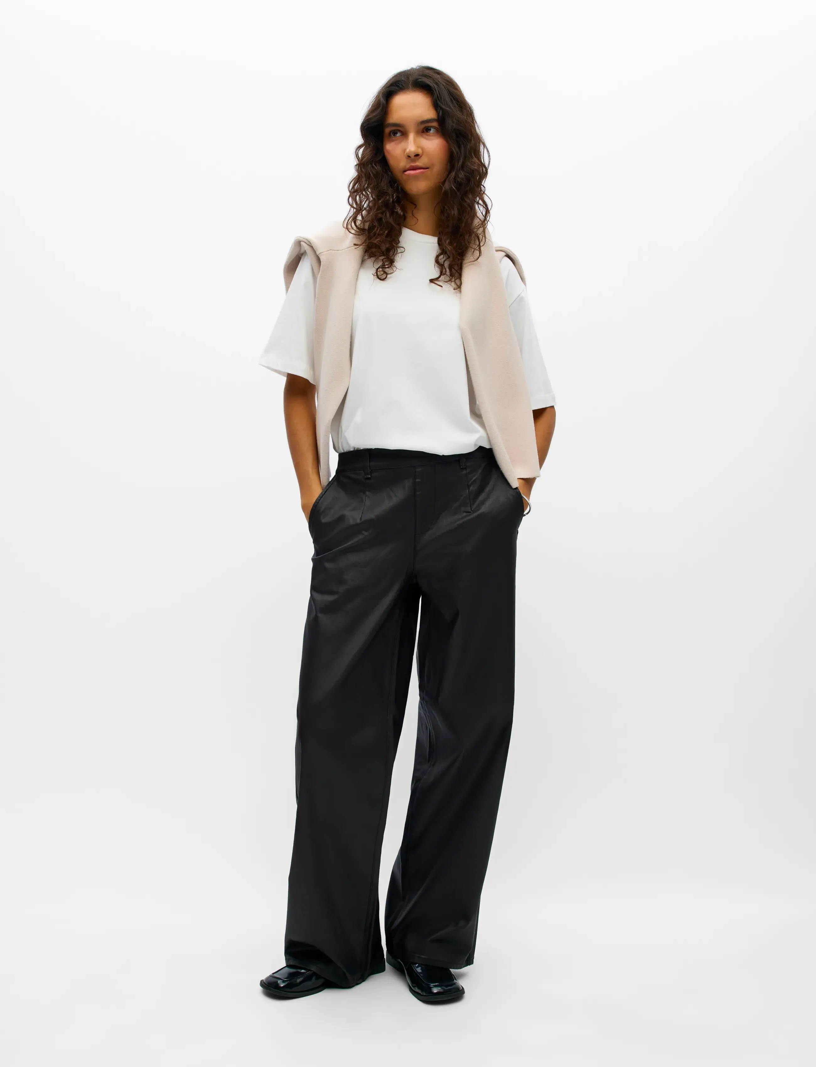 Object OBJLISA BELLE WIDE COATED PANTS NOOS - Sommer in der Stadt - BLACK / black
