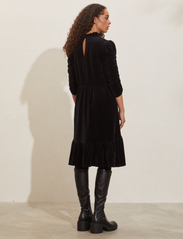ODD MOLLY - Marion Dress - midikleidid - almost black - 3