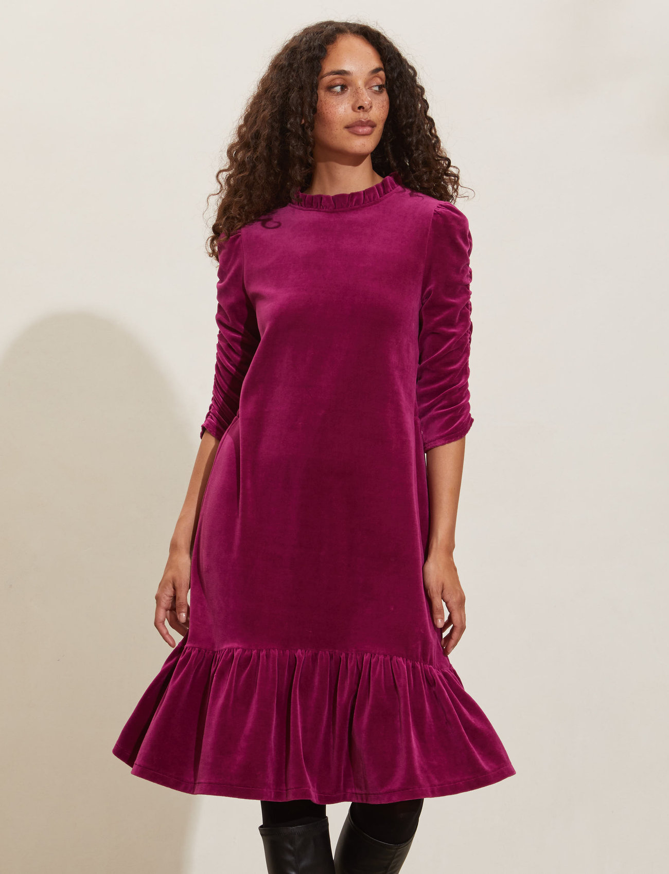 ODD MOLLY - Marion Dress - midi kjoler - magenta haze - 0