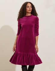 ODD MOLLY - Marion Dress - midi kjoler - magenta haze - 0
