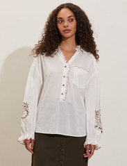 ODD MOLLY - Edie Blouse - long-sleeved blouses - light chalk - 2
