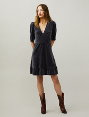 ODD MOLLY - Saga Dress - short dresses - smoggy black - 2