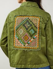 ODD MOLLY - Kennedy Jacket - denim jackets - green trails - 3