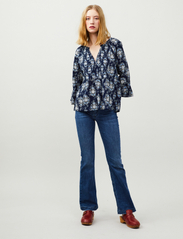 ODD MOLLY - Tessa Blouse - long-sleeved blouses - french navy - 2
