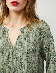 ODD MOLLY - Tessa Blouse - long-sleeved blouses - green mousse - 4