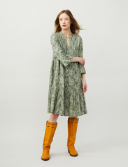 ODD MOLLY - Tessa Dress - skjortklänningar - green mousse - 2