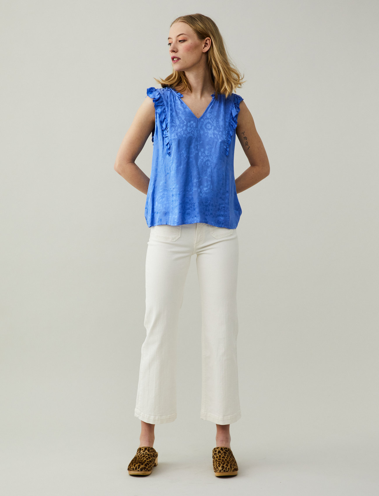 ODD MOLLY - Samira Blouse - short-sleeved blouses - cornflower blue - 0