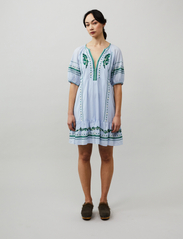 ODD MOLLY - Amira Short Dress - robes chemises - blue cloude - 0