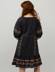 ODD MOLLY - Amira Short Dress - robes chemises - deep asphalt - 3