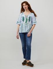 ODD MOLLY - Amira Blouse - blouses korte mouwen - blue cloude - 2