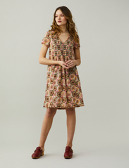 ODD MOLLY - Scarlet Short Dress - t-shirt dresses - desert rose - 2