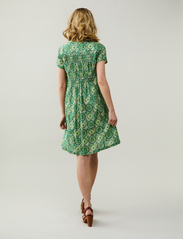 ODD MOLLY - Scarlet Short Dress - t-shirtkjoler - happy green - 3