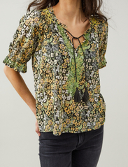 ODD MOLLY - Phoenix Blouse - short-sleeved blouses - deep asphalt - 4