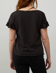 ODD MOLLY - Camellia Top - t-shirts - almost black - 3