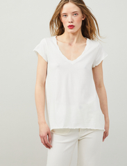 ODD MOLLY - Carole Top - t-shirt & tops - light chalk - 2