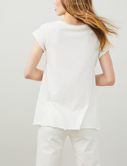 ODD MOLLY - Carole Top - t-shirt & tops - light chalk - 3