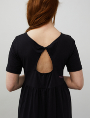 ODD MOLLY - Camellia Dress - t-shirtklänningar - almost black - 4