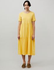ODD MOLLY - Camellia Dress - t-paitamekot - pineapple yellow - 2