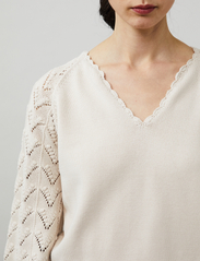 ODD MOLLY - Belle Sweater - stickade tröjor - porcelain - 4