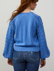 ODD MOLLY - Belle Sweater - strikkegensere - sweet blue - 3