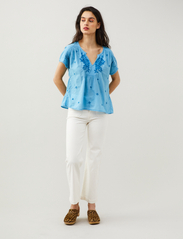 ODD MOLLY - Azalea Blouse - blouses à manches courtes - blissful blue - 0