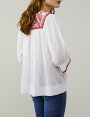 ODD MOLLY - Noor Blouse - blouses à manches courtes - light chalk - 3