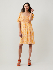ODD MOLLY - Judith Short Dress - party wear at outlet prices - golden honey - 2