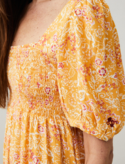ODD MOLLY - Judith Short Dress - summer dresses - golden honey - 4