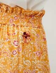ODD MOLLY - Judith Shorts - casual shorts - golden honey - 4