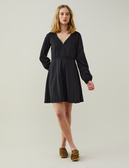 ODD MOLLY - Ariella Dress - skjortklänningar - almost black - 2