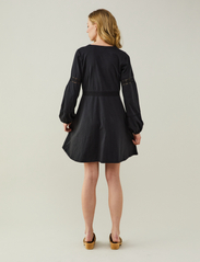 ODD MOLLY - Ariella Dress - särkkleidid - almost black - 3