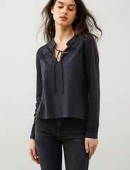ODD MOLLY - Ariella Top - long-sleeved blouses - almost black - 2