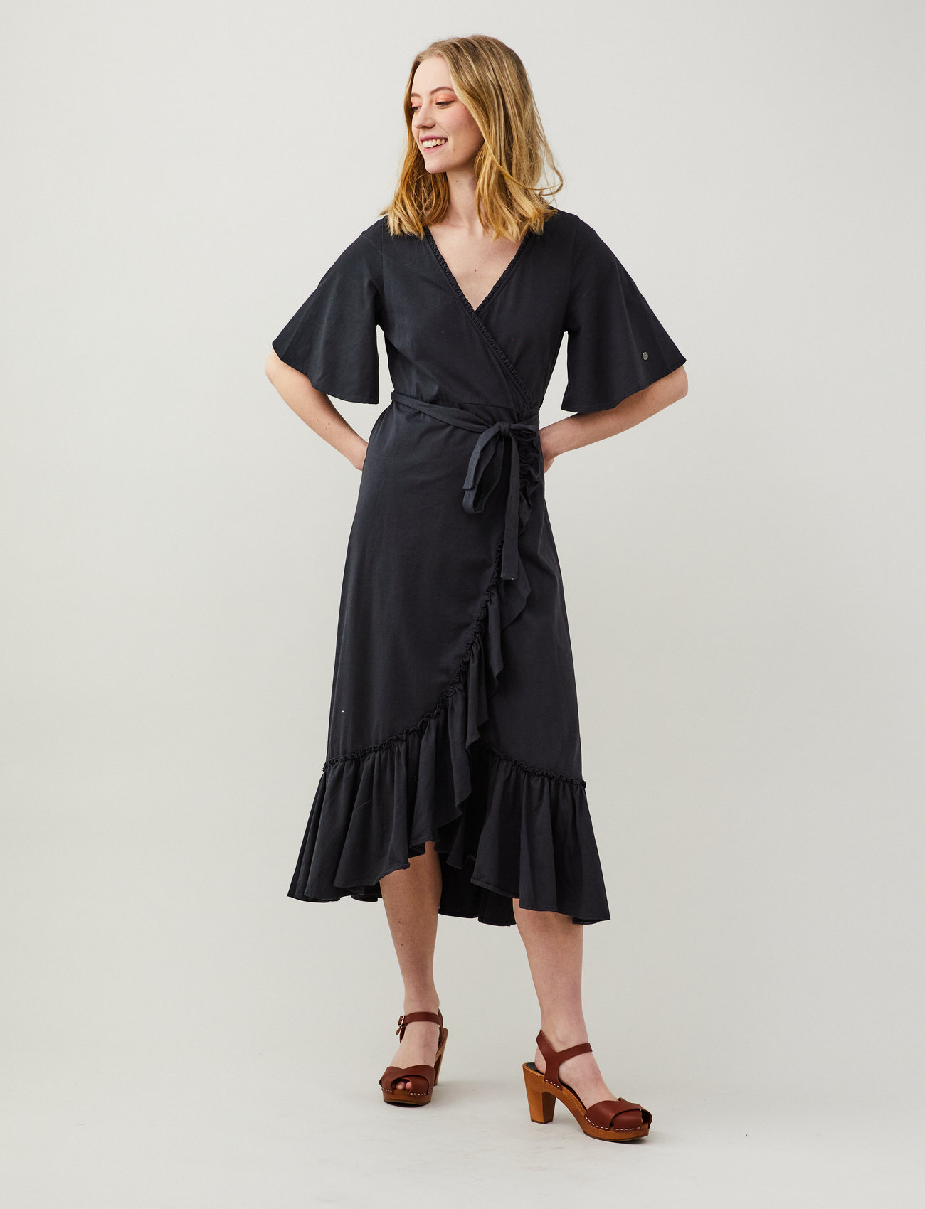 ODD MOLLY - Gracie Dress - robes portefeuille - almost black - 0