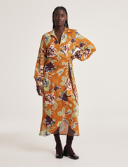 ODD MOLLY - Kristina Dress - festkläder till outletpriser - bronze orange - 2