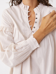 ODD MOLLY - Dana Blouse - long-sleeved blouses - golden porcelain - 4