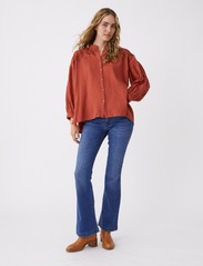 ODD MOLLY - Danielle Shirt - langärmlige hemden - red clay - 2