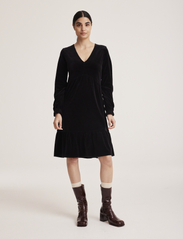 ODD MOLLY - Carola Dress - short dresses - almost black - 3
