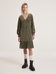 ODD MOLLY - Carola Dress - short dresses - cargo green - 2